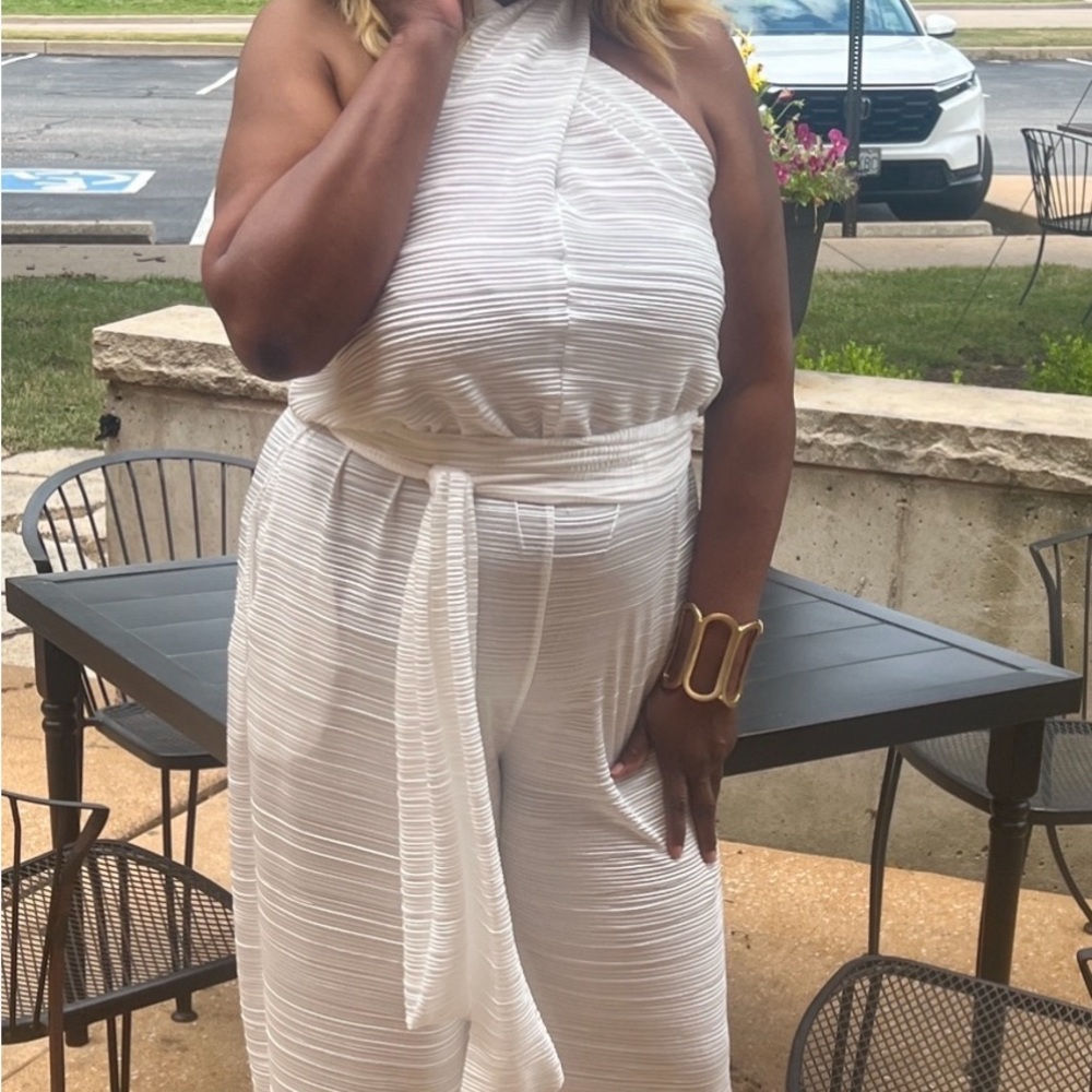Boutique Elegant Cream Satin Ribbed Halter Jumpsuit - Picture 9 of 10